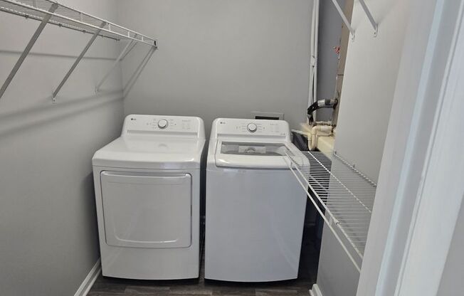 1 bed, 1 bath, 700 sqft, $995, Unit 1018 E Barton St Apt 1018-B