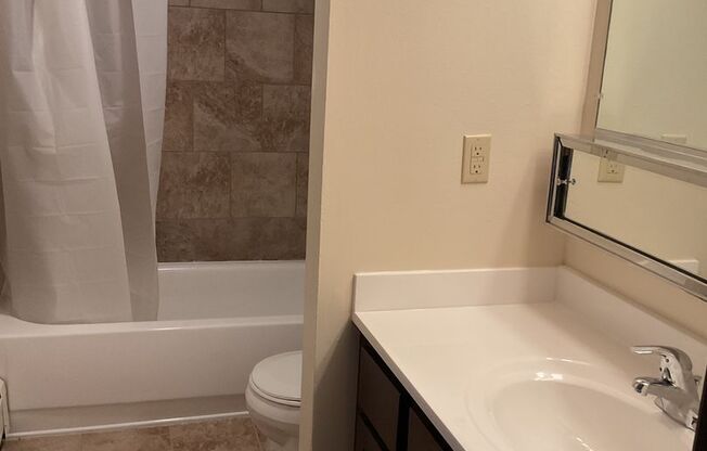 Studio, 1 bath, 551 sqft, $934, Unit F202