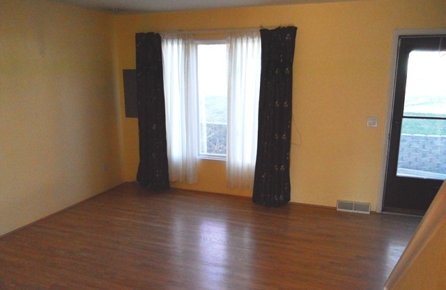 Three bedroom on Broadway in N. Boulder