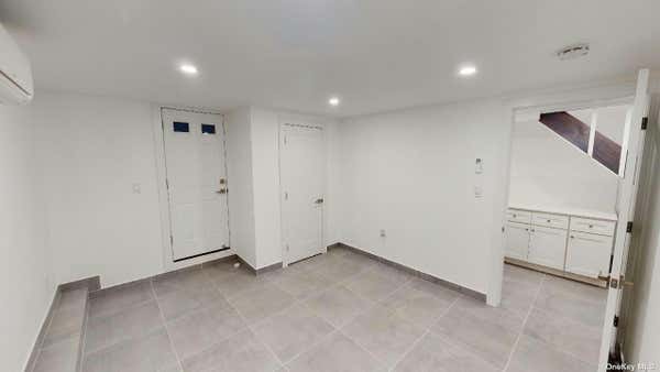 3 beds, 2 baths, $3,895, Unit 1