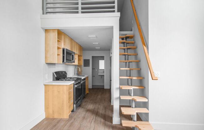 Studio, 1 bath, 303 sqft, $1,461, Unit 408