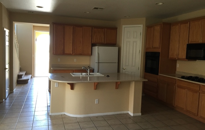 3 beds, 2.5 baths, $2,395