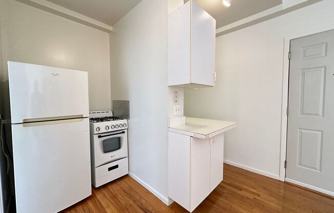 Studio, 1 bath, 300 sqft, $1,095, Unit 5959-404
