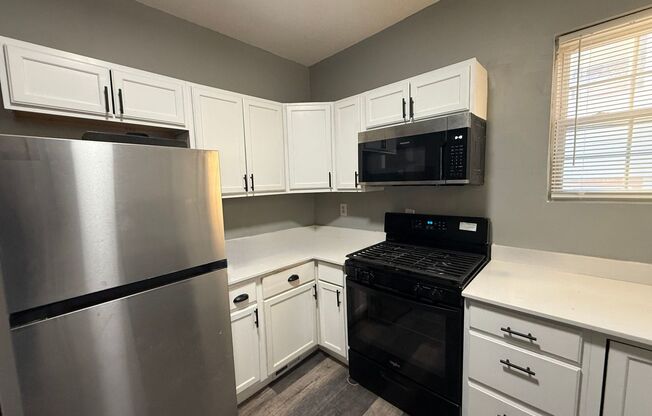 Large 6 Bed Single Family Home in MPLS!
