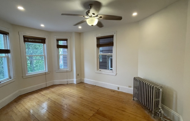 3 beds, 1 bath, 1,000 sqft, $2,975, Unit 2