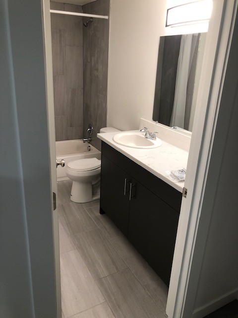 Studio, 1 bath, 417 sqft, $1,550, Unit 1714- Unit 2