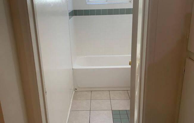 1 bed, 1 bath, $1,600, Unit 15