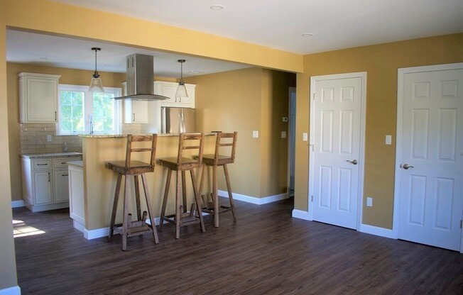 2 beds, 1 bath, 900 sqft, $2,600, Unit 2