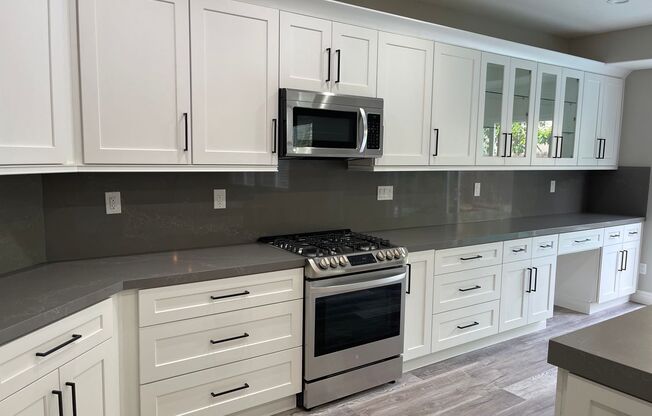 Beautiful 4 Bedroom 3 Bathroom with a pool