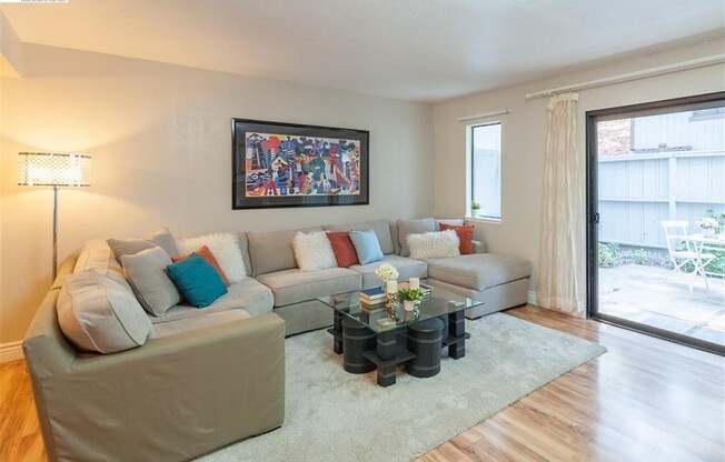 COMING SOON! | $3290 / 3 BR - GORGEOUS NEWARK TOWNHOME