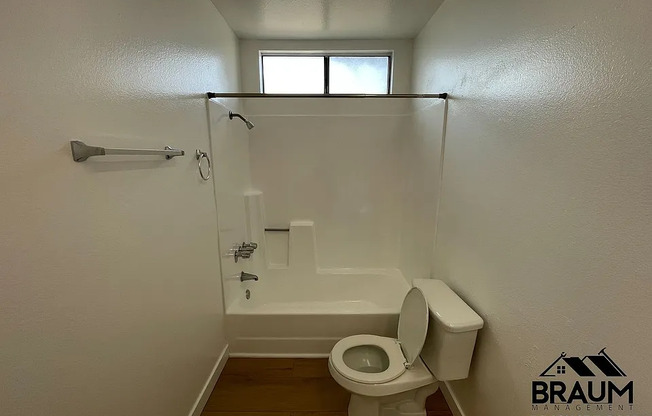 2 beds, 1 bath, $2,195