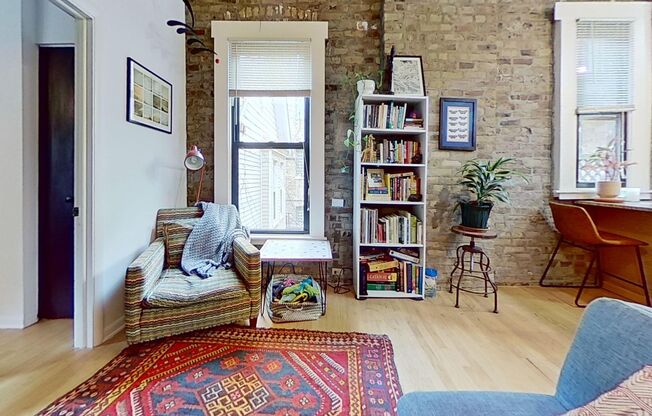 Top Floor East Lakeview One Bedroom