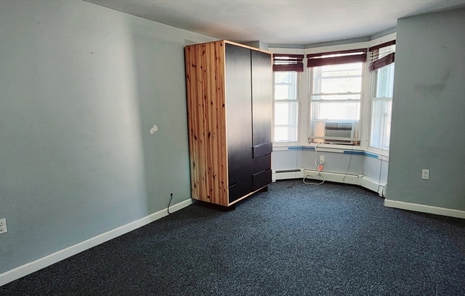 2 beds, 1 bath, 700 sqft, $2,400, Unit 3