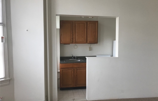 Studio, 1 bath, 450 sqft, $1,099, Unit 40-1R
