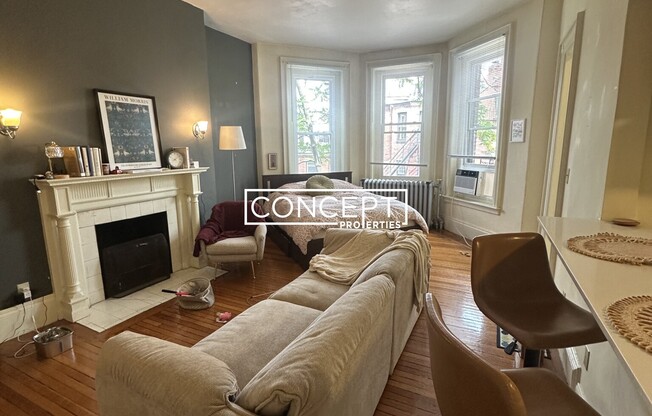 379 ALT COMMONWEALTH AVE