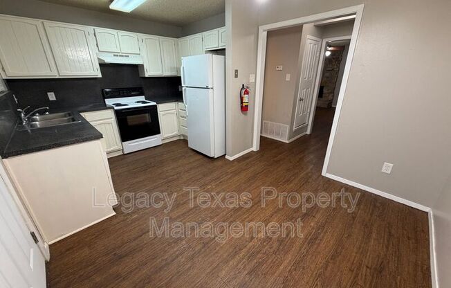 1409 COURTNEY PL