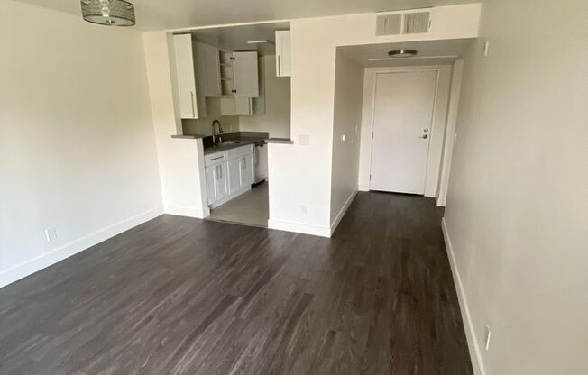 1 bed, 1 bath, 700 sqft, $1,995