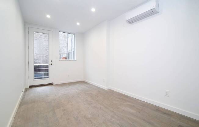52 LUDLOW ST