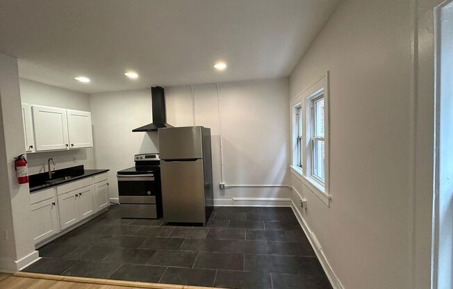 Studio, 1 bath, 500 sqft, $895, Unit Unit 203