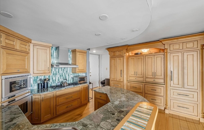 3 beds, 2.5 baths, 1,892 sqft, $8,550, Unit 26F