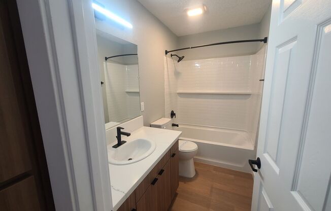 2 beds, 1 bath, 950 sqft, $3,090, Unit 1714-1