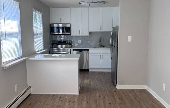 2 beds, 1 bath, 847 sqft, $1,895, Unit 106-02