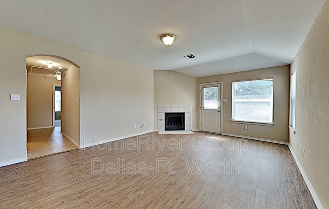 702 RIVERHEAD DR