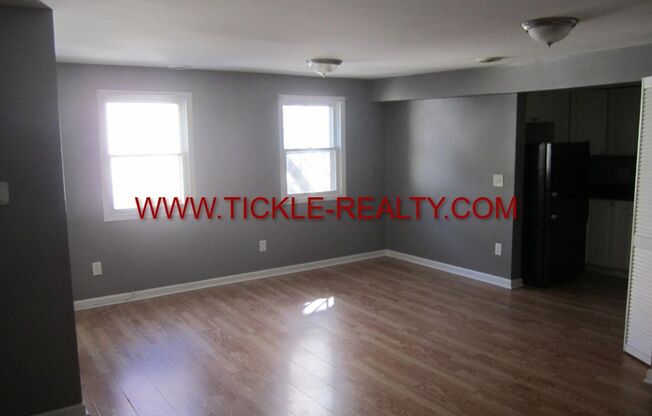 3 beds, 1 bath, $1,325, Unit 4