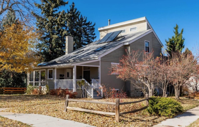 Beautifully updated lower level unit in Lg home, Prime Hill Location!