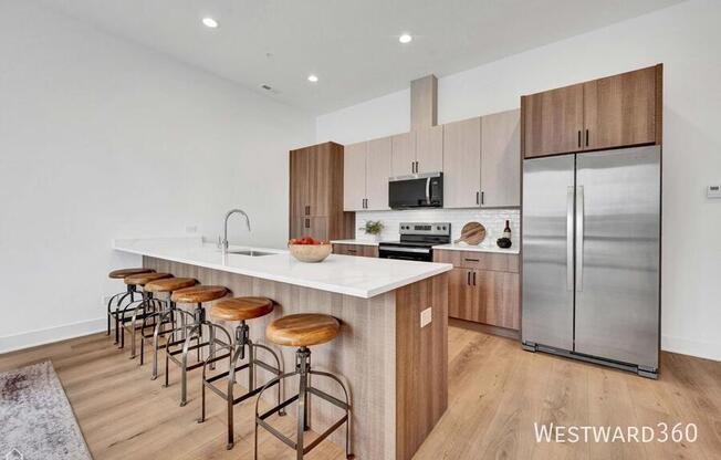 1615 W 13 ST