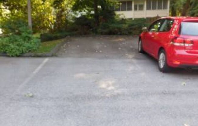 $1,995 / 2br - 750ft2 - Glover Park 2 Bedroom 1 Bath Central Air, Nice Kitchen + two car pkg! (2610 Tunlaw Road NW #1 Washington, DC)