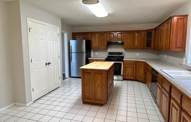 3 beds, 2 baths, $1,695