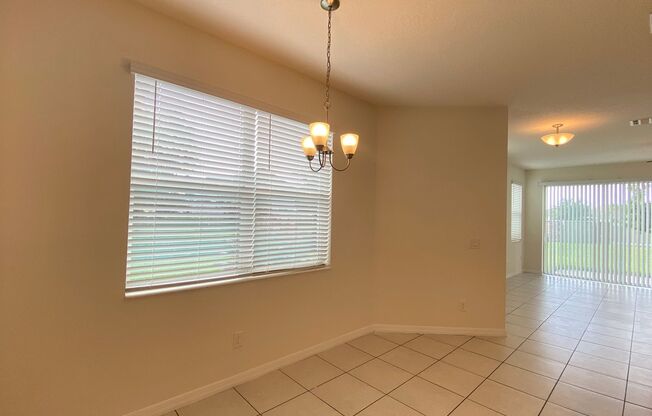 3BD/2.5BA Town Home in Sawgrass Landing In Orlando!