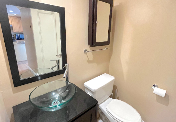 2 beds, 1.5 baths, 950 sqft, $4,195