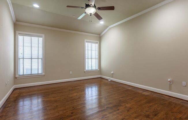 Luxury Highland Park Condo with gas and water
