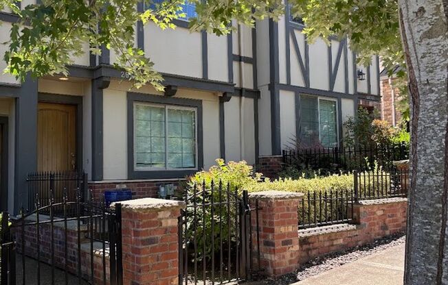 Coming August! Air-Conditioned Villebois Townhome | Pool, Parks, Fitness & More