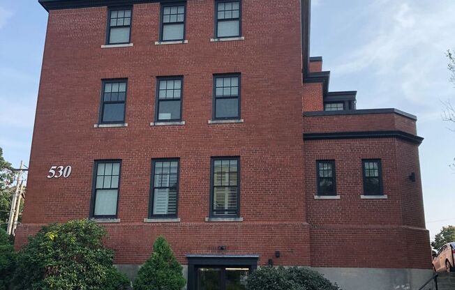 1 bed, 1 bath, 500 sqft, $1,800, Unit 002