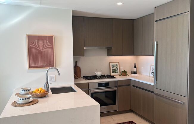 1 bed, 1 bath, 730 sqft, $3,000, Unit 889 Francisco St, UNIT 2402