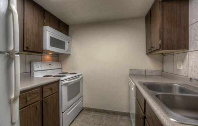 1 bed, 1 bath, 720 sqft, $910, Unit 24