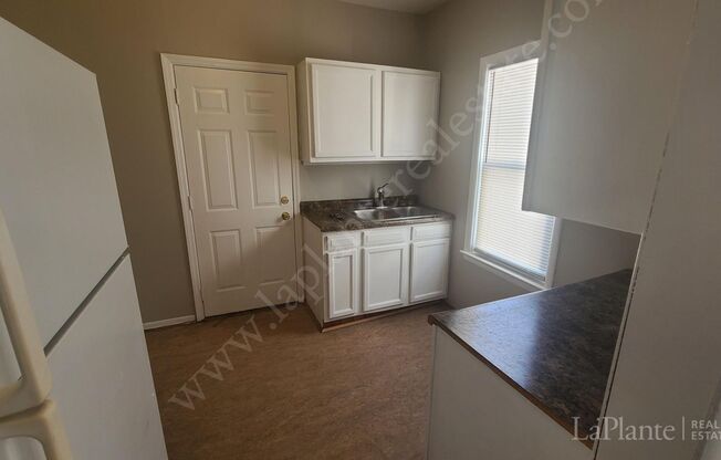 2 beds, 1 bath, $1,000