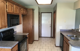 3 beds, 2 baths, $1,350