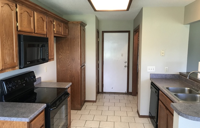 3 beds, 2 baths, $1,350