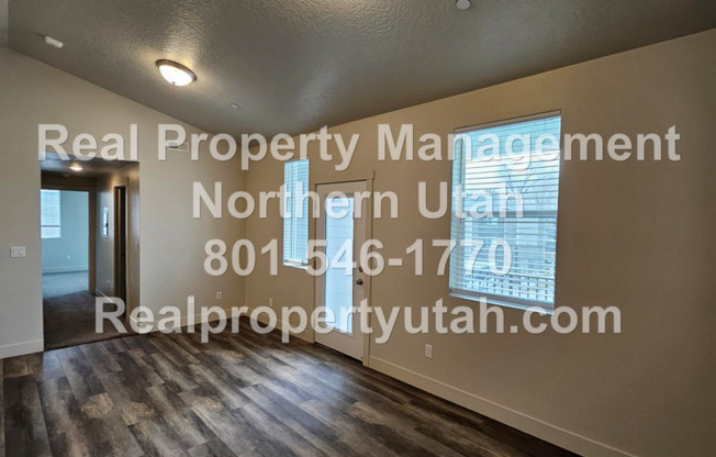 2 Bedroom 2 Bath Top Level Apartment Available!