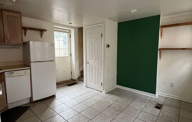 2 beds, 1 bath, $1,595, Unit HOUSE