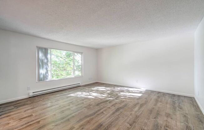3 beds, 2 baths, 1,204 sqft, $2,560, Unit 93