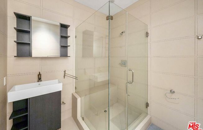 825 LE DOUX RD