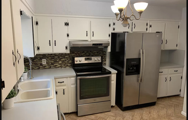 3 beds, 2 baths, $2,300