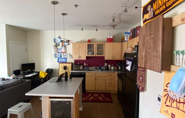 3 beds, 1 bath, $2,145, Unit 502 - Updated