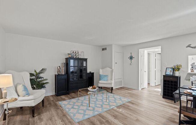 1 bed, 1 bath, 595 sqft, $1,100, Unit #126