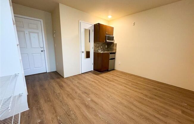 Studio, 1 bath, 160 sqft, $1,355, Unit 363